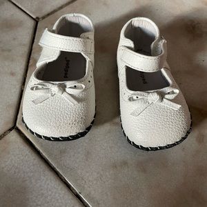 Pedi pad white baby shoes. 0-6 months.